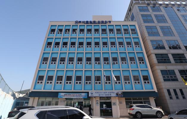 선박 구명정에 숨어 밀입국한 베트남인 3명 구속 송치