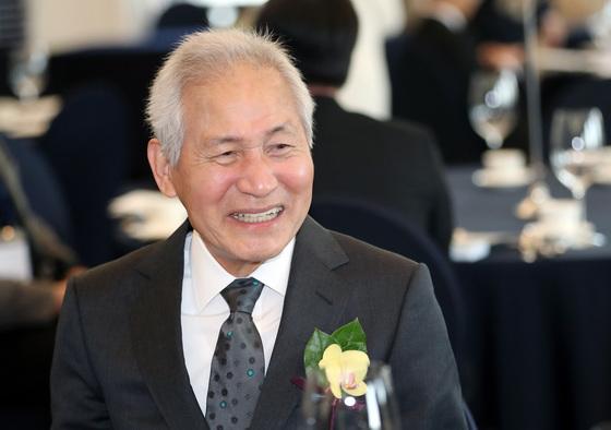 [단독] '혈액암 투병' 안성기, 건강 악화 병원 이송…"美서 아들 급거 귀국 중"