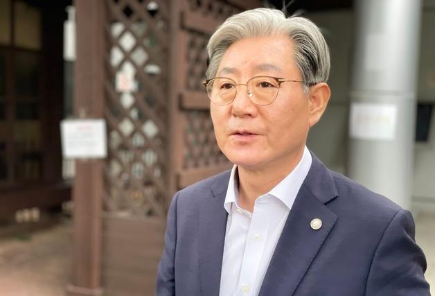 '성추행·무고 유죄' 오태완 의령군수 3선 도전…국힘 내부 반발