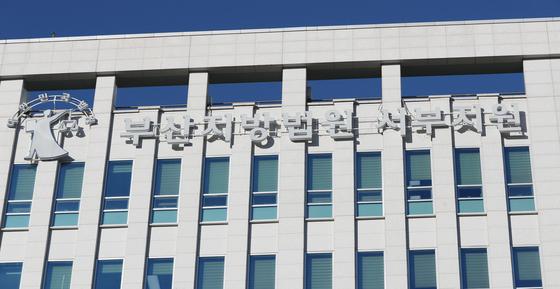 젖병 물린 채 외출해 영아 숨지게 한 친모…징역형 집행유예