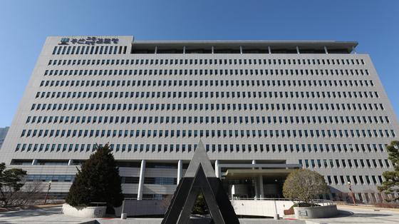 "꿈자리 안 좋더니만"…10년 도피범, 문 열자마자 검찰에 잡혔다