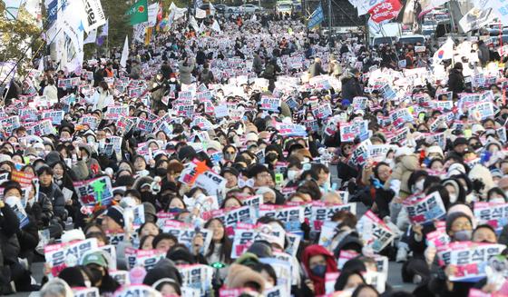 비상계엄 1주년 맞아 부산에서도 집회·전시 열려
