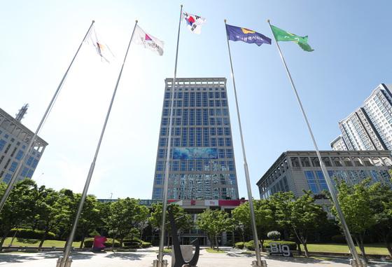 부산시, 폭염 대응 점검회의…그늘막·무더위쉼터 등 확대