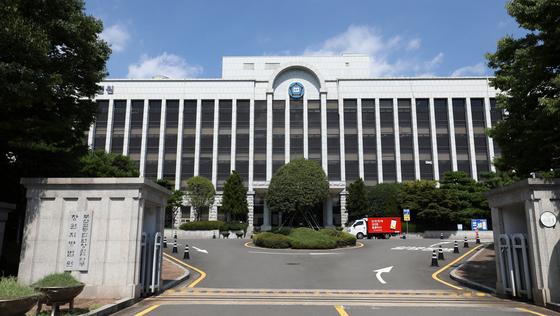 여친과 한 침대에 누운 남성 마구잡이 폭행한 40대 징역형 집유