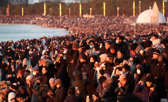 광안리해수욕장 등 부산 해맞이명소에 10만 인파 예상…"안전 총력"
