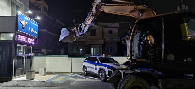 음주운전 걸려 '앙심'…술취해 굴삭기 몰고 지구대 쳐들어간 50대