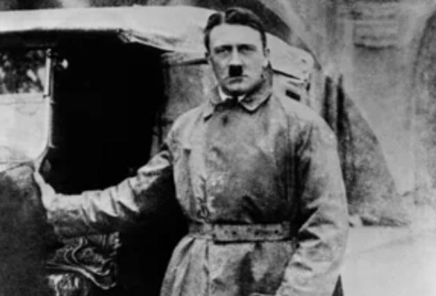 히틀러 '고환 1개' 진짜였나…"극도의 왜소음경 '칼만증후군' 유력"