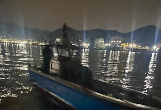 진해만 새조개 불법 채취 '해적' 60대 수산업자 실형