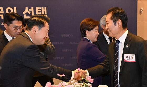 인사 나누는 정청래·장동혁