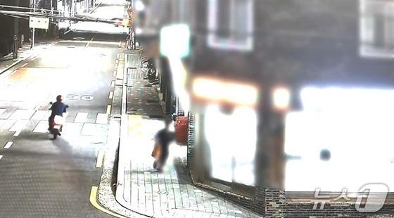 흉기 들고 편의점 강도행각 벌인 30대 징역 2년