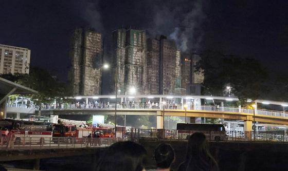 홍콩 아파트 화재 참사로 최소 65명 사망