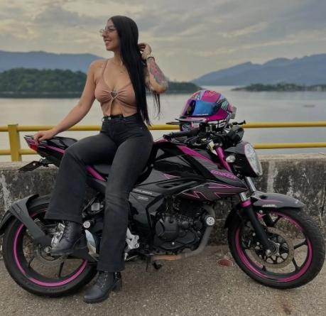 "오늘 안경 없어서 불안한데"…오토바이 타다 사망한 글래머 '바이크 걸'[영상]