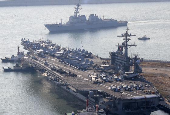 부산 군기지·미 항모 불법 촬영 중국인유학생에 징역형 구형