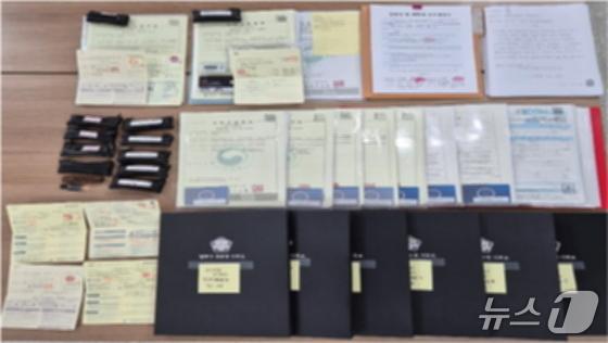 유령 법인 만들고 캄보디아에 대포통장 유통한 조직 모집책 실형