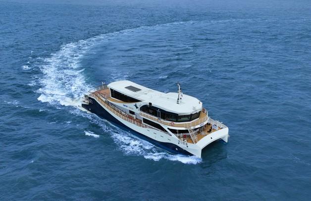 전기 추진 항만안내선 'e-그린'호 부산항 누빈다