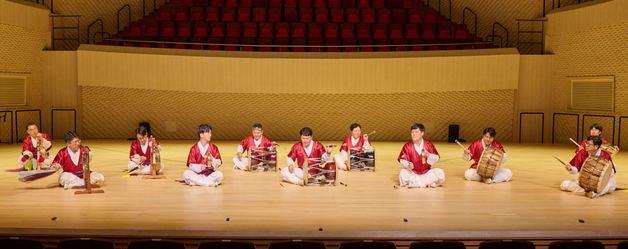 크라운해태, 연말 맞아 부산서 임직원 국악 공연 성료