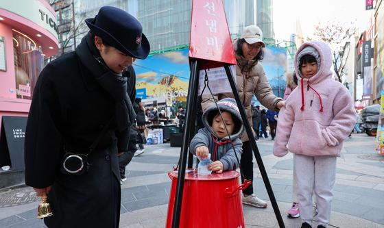 고사리 손으로 기부해요
