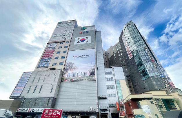 '응급실 12곳 뺑뺑이' 초등생, 10분 거리 대학병원 3곳 있었다