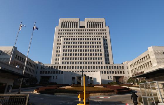 공시송달로 '불출석 재판' 뒤 징역형 선고…대법 "재판 다시"