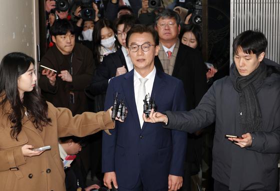 전재수 ‘여전한 존재감’ 왜?…통일교 의혹에도 여론조사서 박형준 따돌려