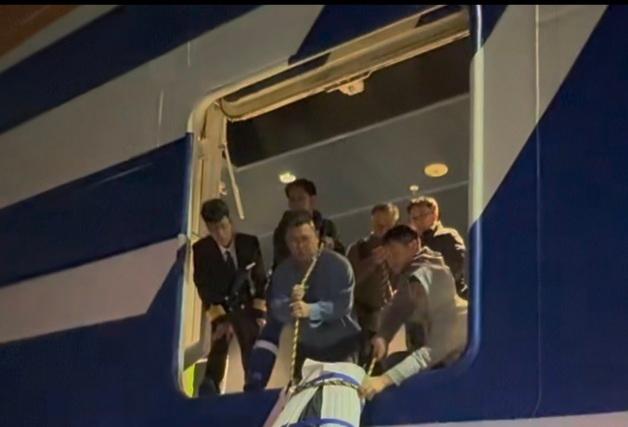 부산 수영만 정박 크루즈서 60대 승객 계단 추락…병원 이송