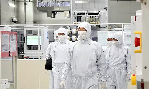 반도체 캠퍼스 찾은 이재용 회장