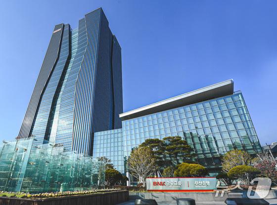 '셀프 연임 논란' 빈대인 정조준 금감원 검사 예고…BNK 어쩌다