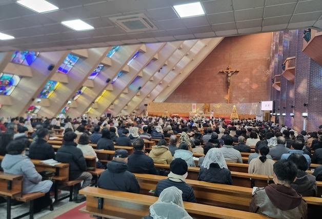 부산 성당들 성탄대축일 미사…"사랑과 용서로 갈등 치유를"