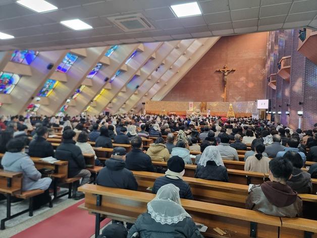 부산 성당들 성탄대축일 미사…"사랑과 용서로 갈등 치유를"