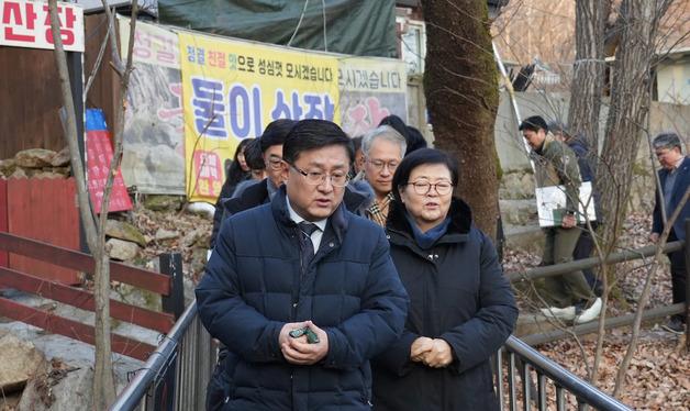 한파 속 북한산 불법시설 계도나선 기후장관