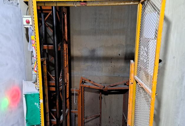 부산 공사장서 외국인 작업자 엘리베이터 통로 추락사