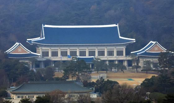 청와대에 다시 걸린 봉황기