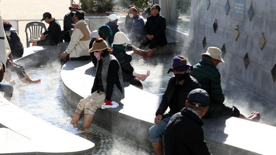 [오늘의 날씨] 부산·경남(5일, 금)…대체로 많음, 아침 영하권