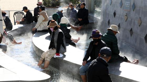 [오늘의 날씨] 부산·경남(5일, 금)…대체로 많음, 아침 영하권