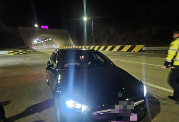 고속도로서 갑자기 유턴…만취 40대 남성, 8.5㎞ '공포의 역주행'