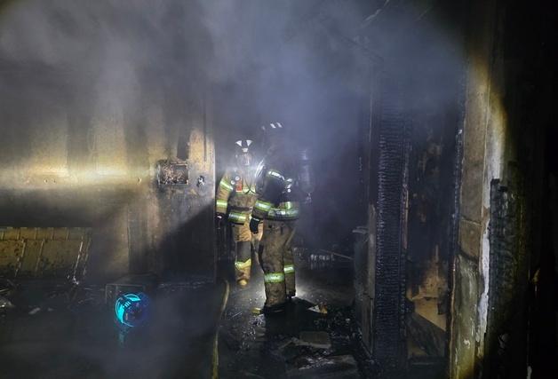 창원 아파트 화재로 심정지 병원이송된 60대 부부 결국 숨져(종합)