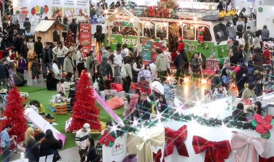 인파 붐비는 '대구 크리스마스 페어'