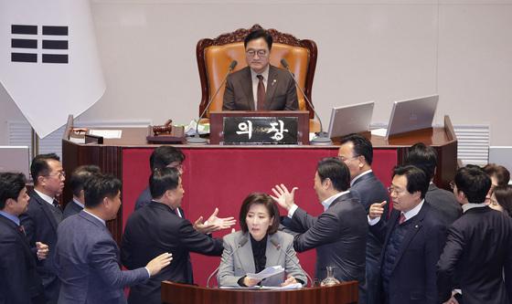 필리버스터 충돌하는 여야