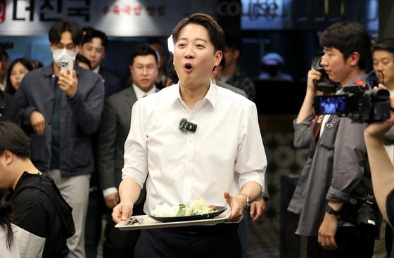 이준석 "尹에 목줄 잡힌 국힘…여성 득표도구로만 쓴 민주"