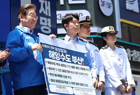 이재명 "HMM 본사 부산 이전, 지금도 유효하고 꼭 지킬 것"