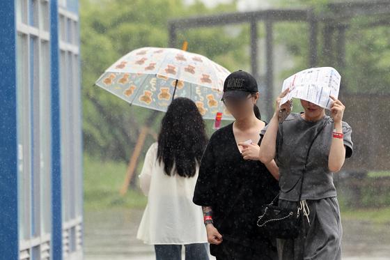 [오늘의 날씨] 부산·경남(25일, 일)…오전까지 흐림·강풍, 큰 일교차