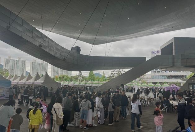 부산세계시민축제 개최…"여러나라 사람이 함께하는 모습 좋네요" 