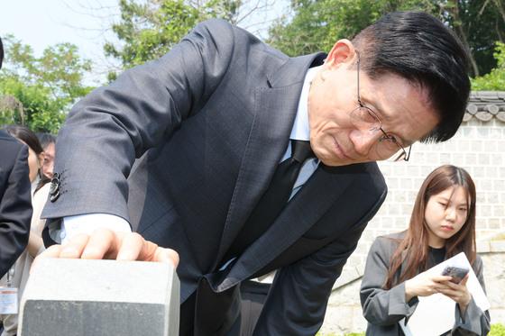김문수, 김주열 열사 묘역 찾아 "방탄독재 안돼…민주화운동 다시 시작"