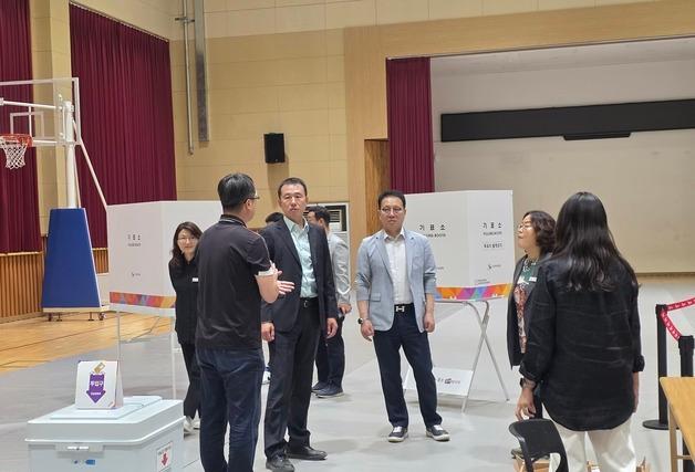 합천군, 사전투표소 설치 현장 점검…모의 투표도 이상무