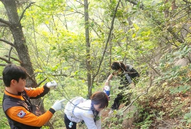 하산 중 조난당한 시민들 구한 부산 119 구조견 '충성이'