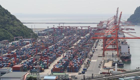 KCCI 0.71%↑·SCFI 6.8%↓…미주 항로 운임 급락