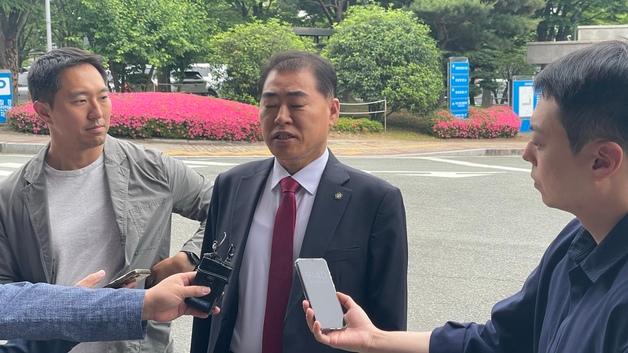 명태균, 검찰 소환조사 출석…창원산단 선정 개입 의혹 관련