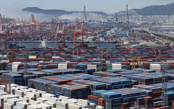부산항발 컨테이너 운임 하락 전환…"미주항로 수요 둔화 등 하방압력"