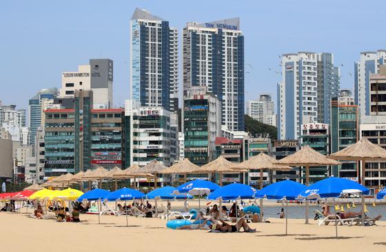 부산에 가장 오래 머무는 '뜻밖의 외국인' 관광객