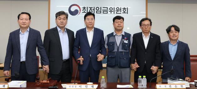 2026년 최저임금 노·사 10,320원 합의, 전년대비 2.9% 인상